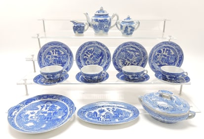 Blue Willow child's tea set