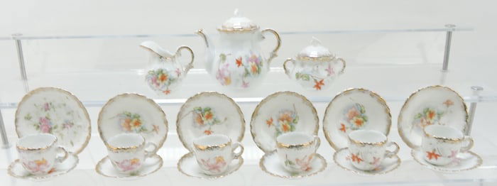 Porcelain child's tea set