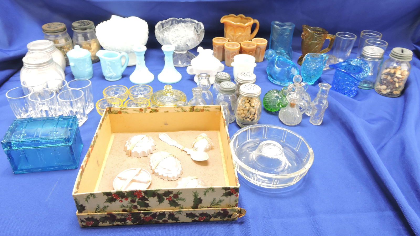 Large lot of assorted children's dishes, (1 of 4)