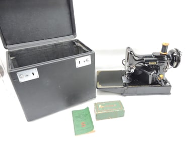 Singer Featherlite portable sewing