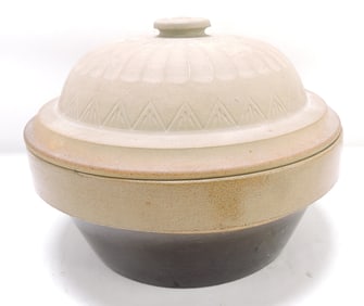 Stoneware crock bowl with lid,