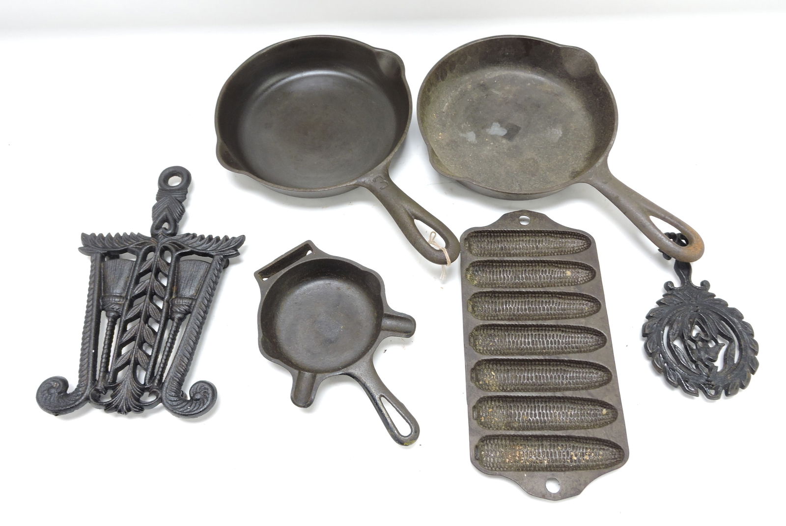 Griswold cast iron lot of 6 items: (1 of 1)