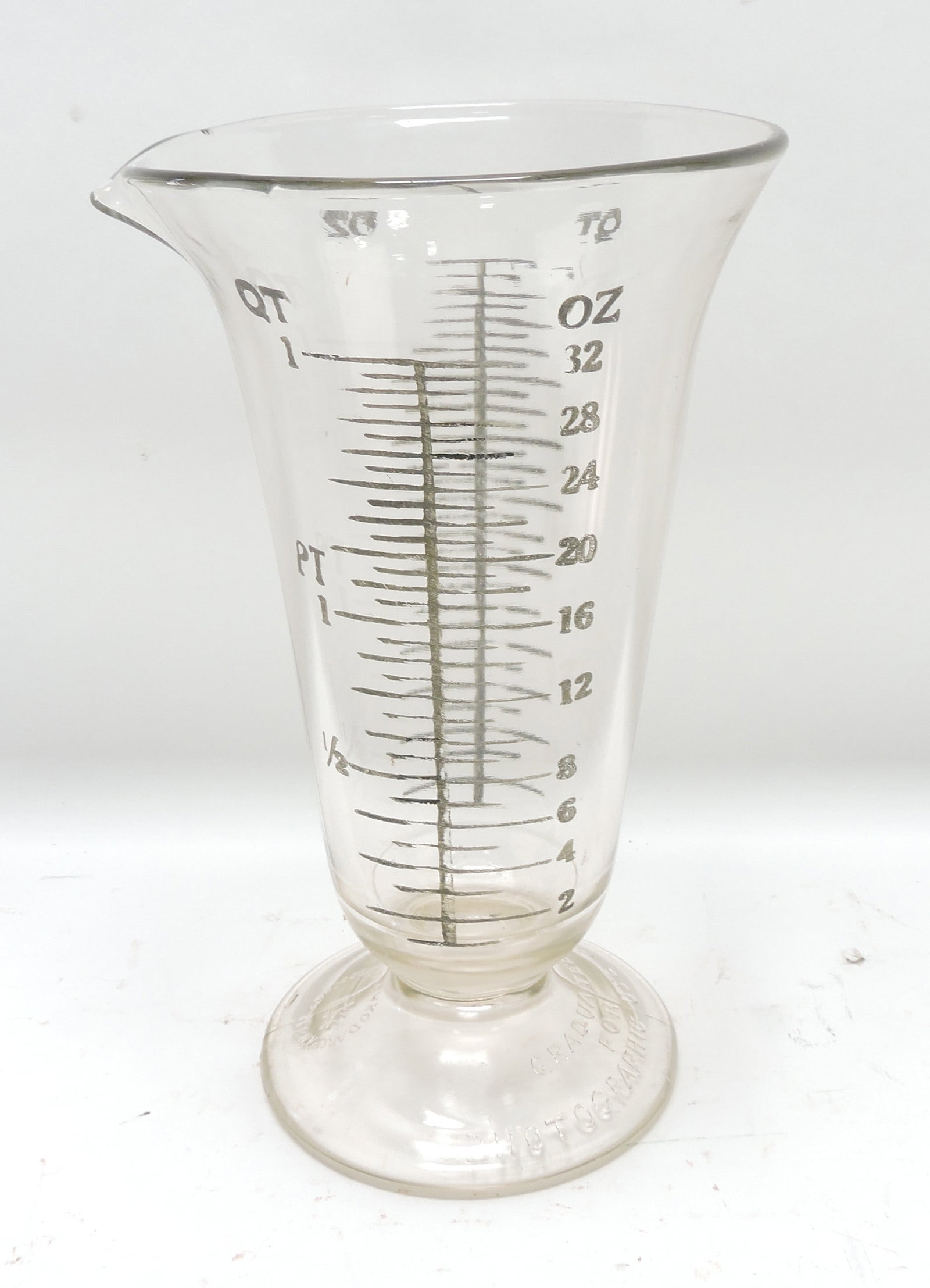 Eastman Kodak glass beaker, 10 1/2": .