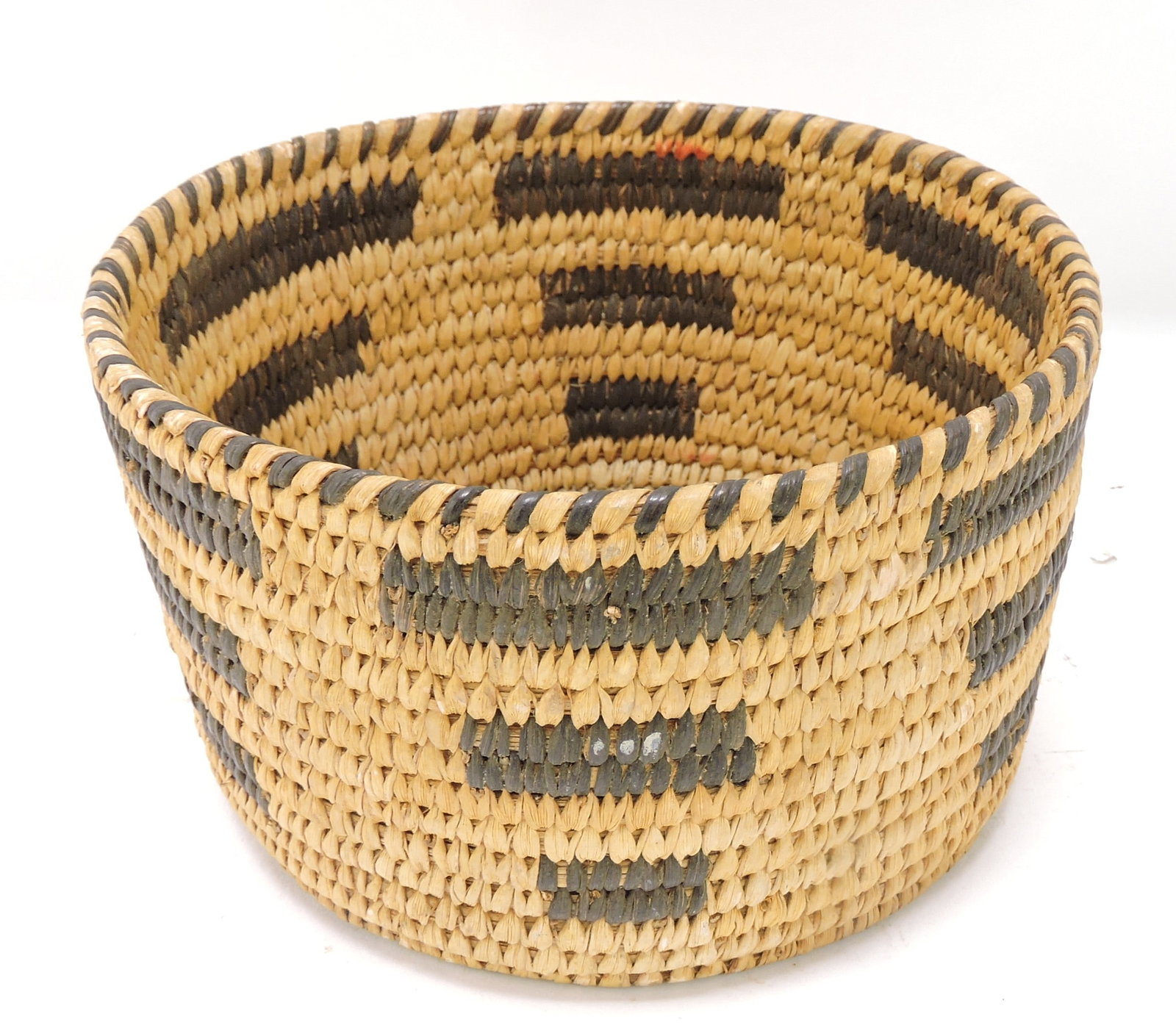 American Indian woven basket,: 4"h, 6"d