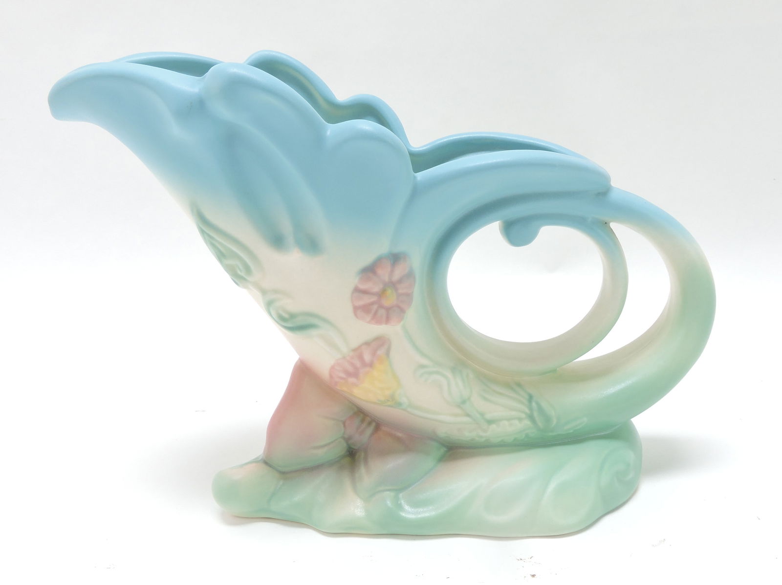 Hull Pottery bowknot cornucopia vase, (1 of 1)