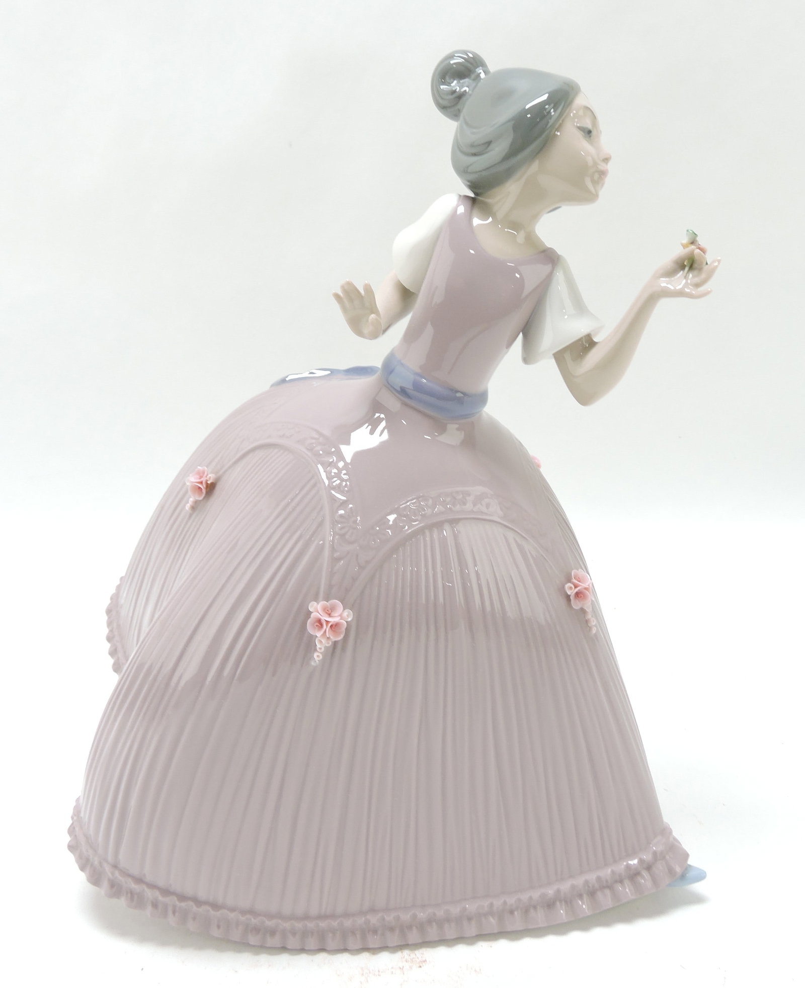Lladro figure of a girl, #5120, 10 1/2": .