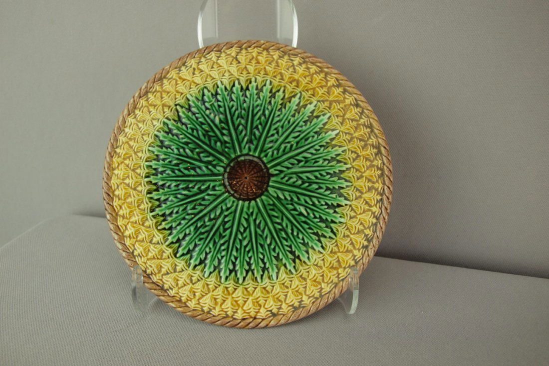 Majolica pineapple pattern tea trivet, 6 3/4"d : Majolica pineapple pattern tea trivet, 6 3/4"d