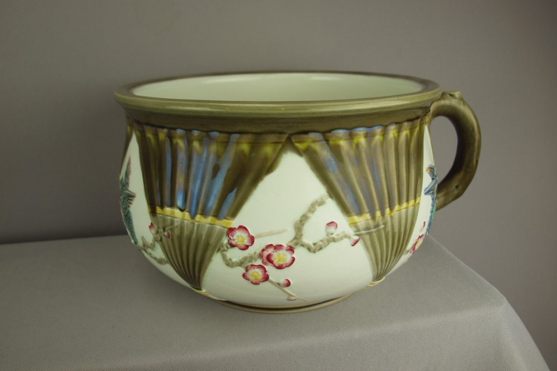 WEDGWOOD majolica bird and fan Argenta chamber pot, : WEDGWOOD majolica bird and fan Argenta chamber pot, 9"d