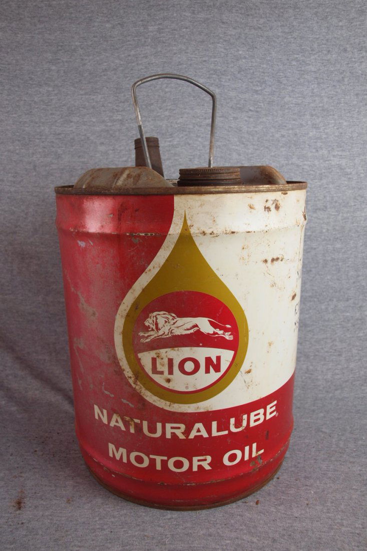 Lion 5 gallon oil can May 18, 2013 Strawser Auction Group in IN