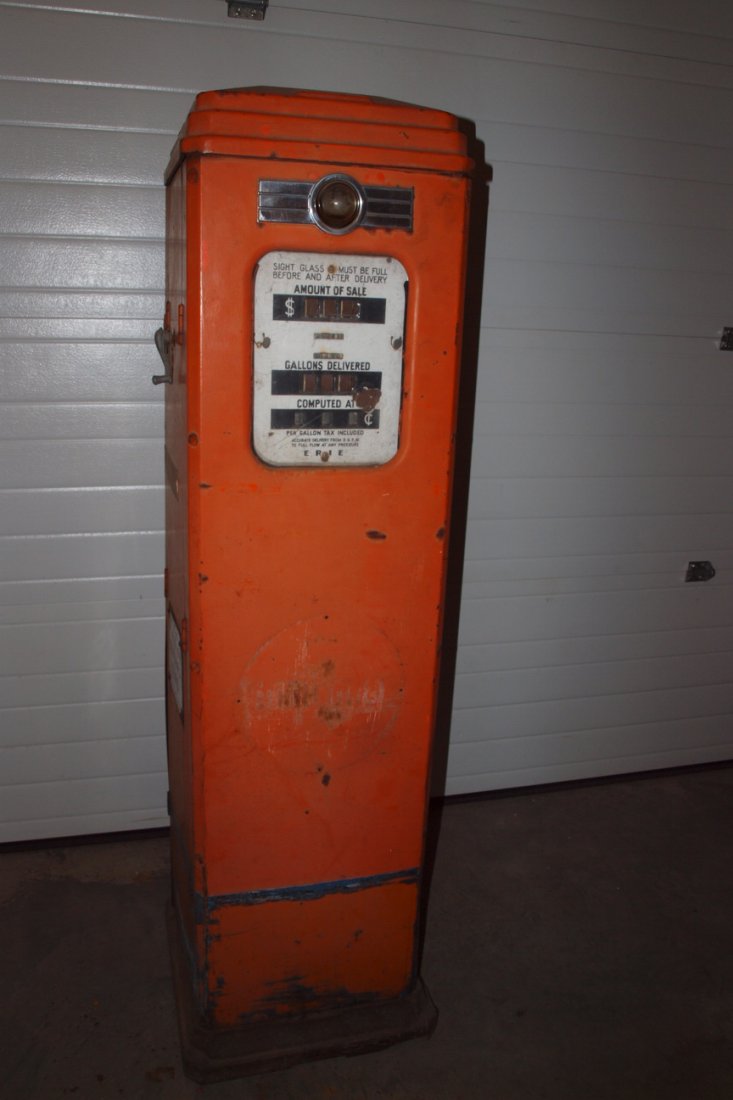 Erie Model 12922 gas pump, SNLB16717 Gulf gas pump