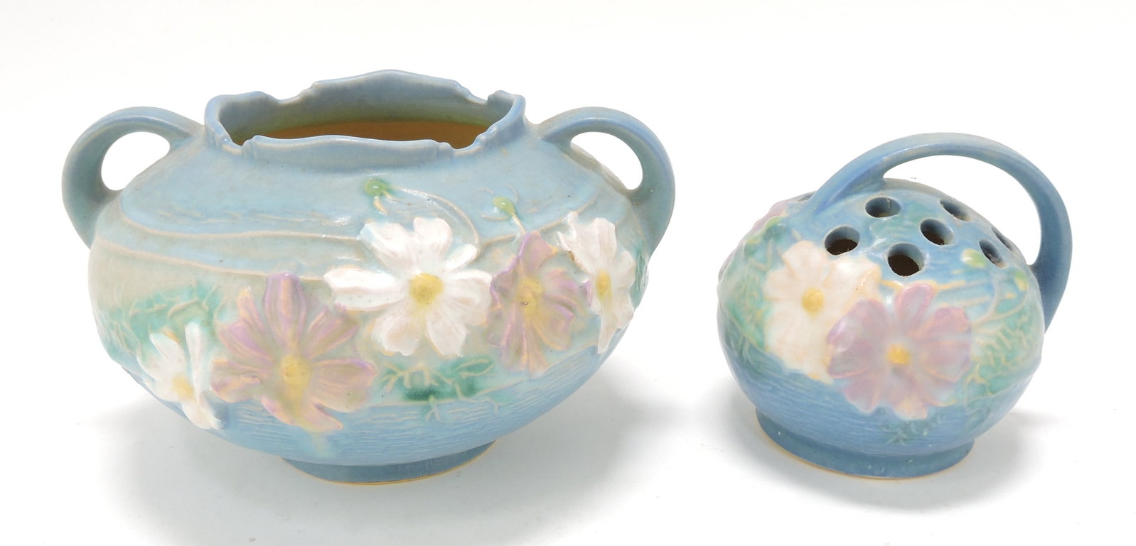 Roseville Blue Cosmos jardiniere,: 375-4" AND flower frog