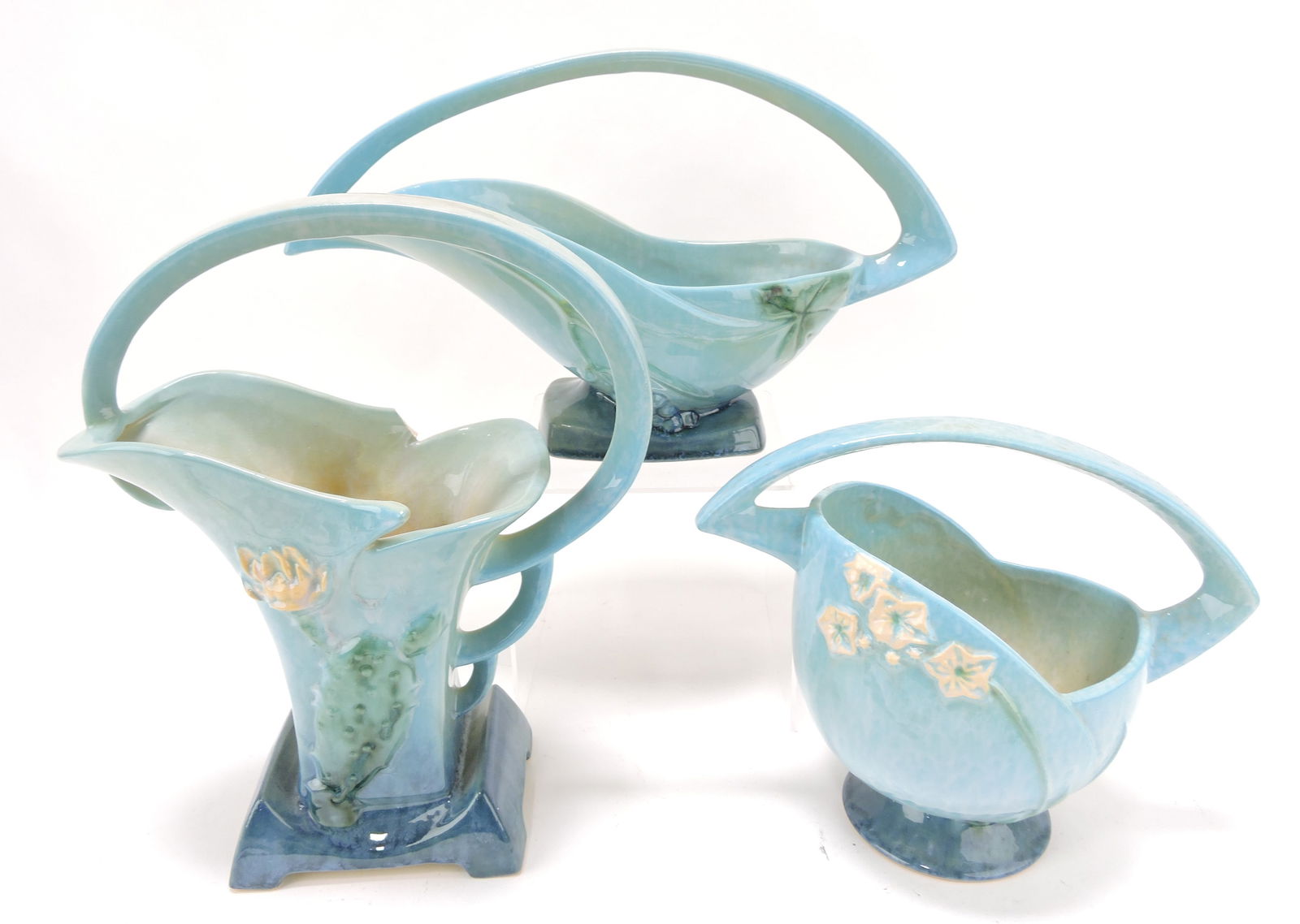 Roseville WInecraft blue lot of: 3 baskets: 209-12", 210-12" (chip), and 208-8"