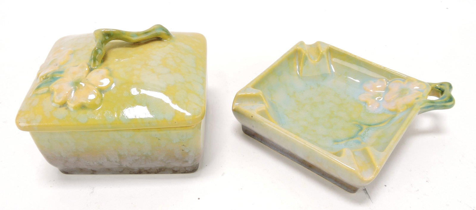 Roseville WInecraft green cigarette: box (240B) and ashtray (240T)