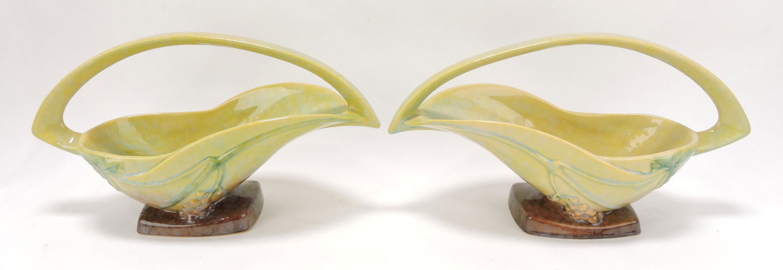 Roseville WInecraft yellow pair of: baskets, 209-12"