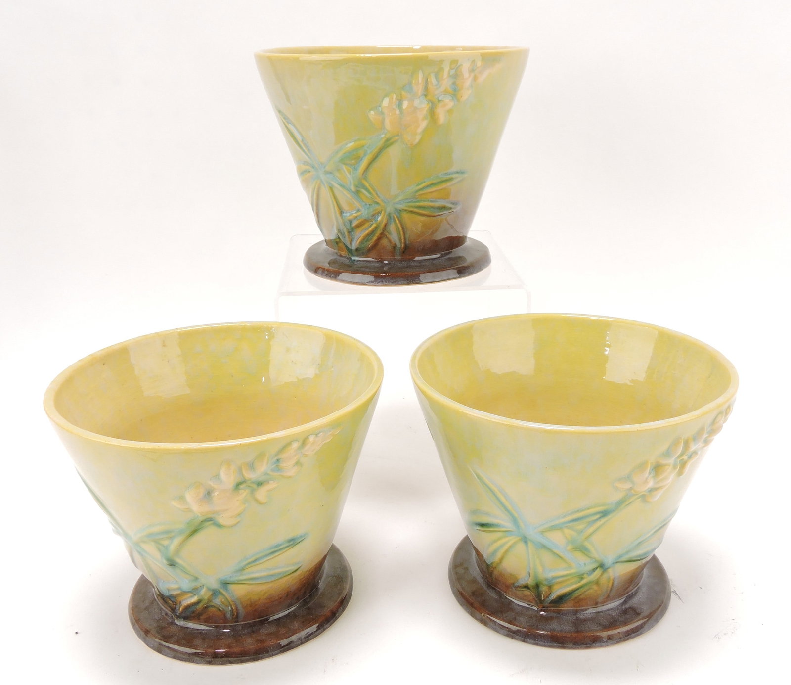 Roseville WInecraft yellow lot of 3: flower pots, 256-5"