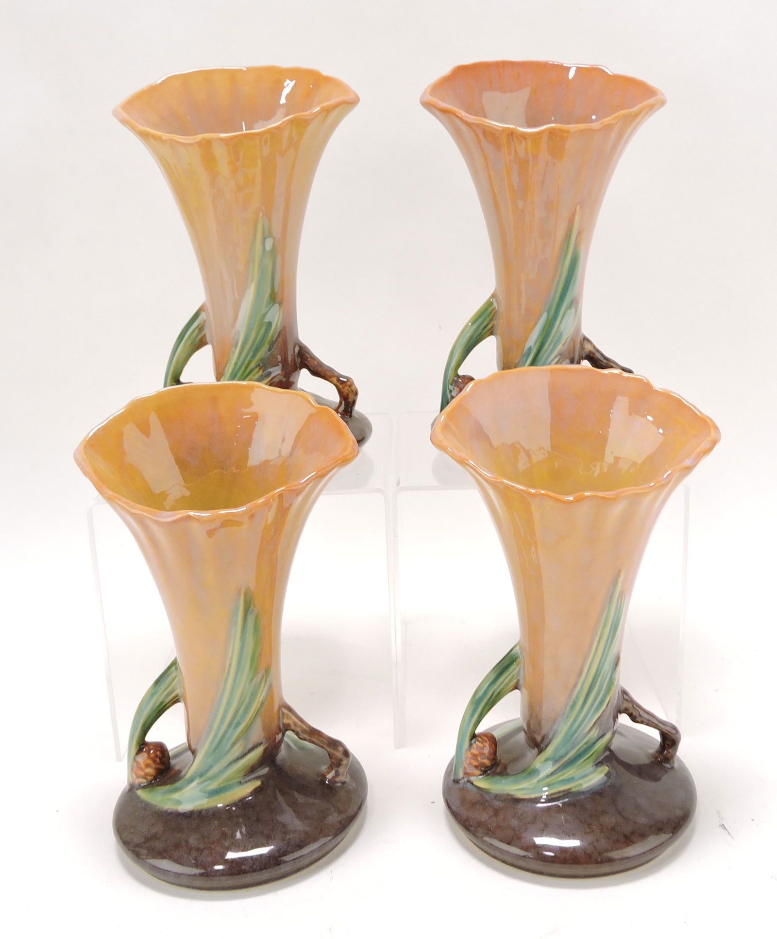 Roseville WInecraft brown pinecone (1 of 1)