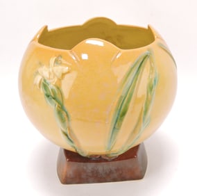 Roseville WInecraft brown rose bowl,