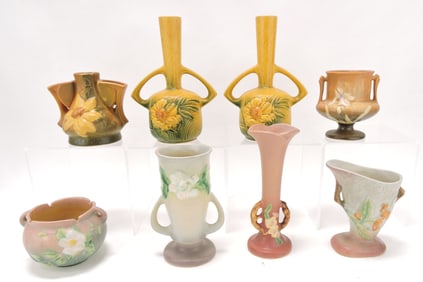 Roseville lot of 8 assorted pieces,