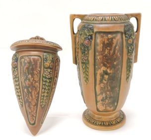 Roseville Florentin wall pocket,