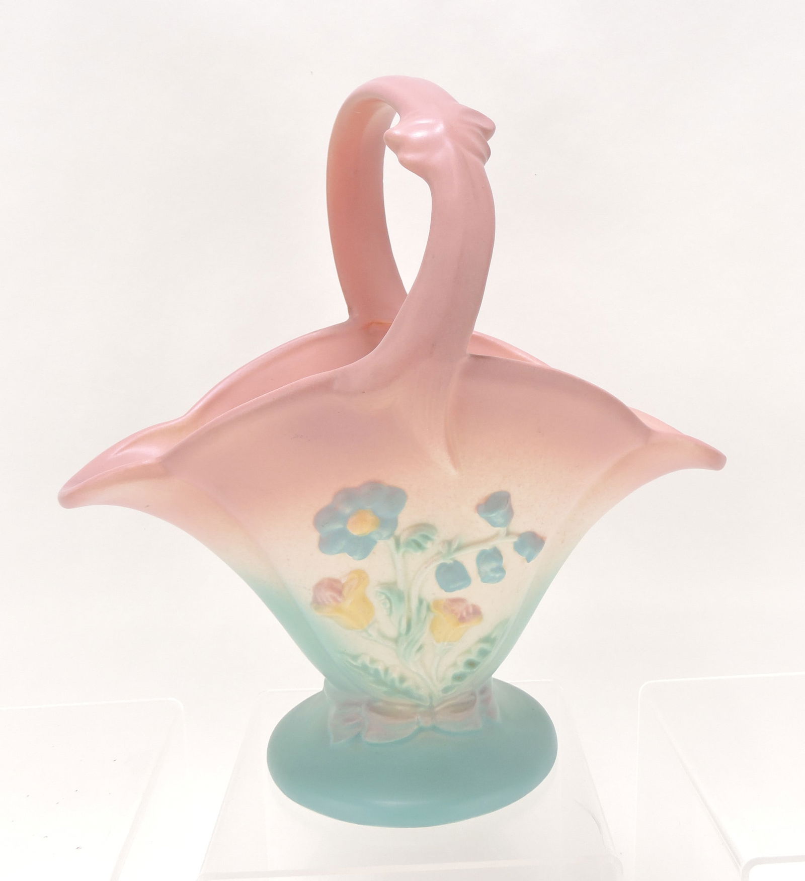 Hull Pottery pink Bowknot basket, (1 of 1)