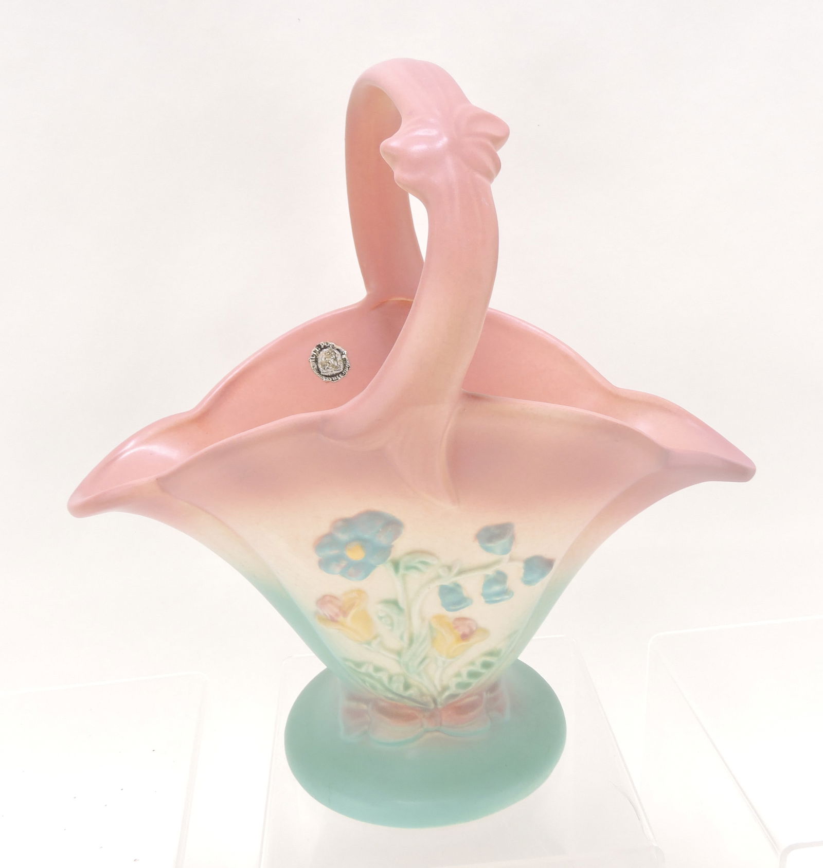 Hull Pottery pink Bowknot basket, (1 of 1)