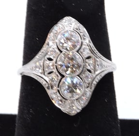 Ladies platinum diamond fashion ring