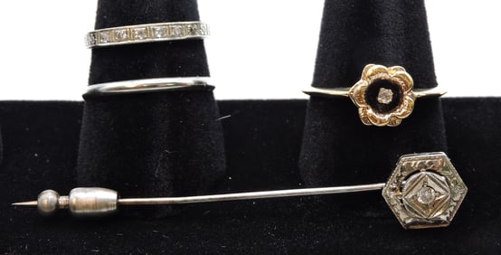 Ladies lot of 3 - 18kt gold rings,