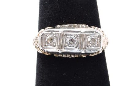 Ladies 14k yg ring with 3 diamonds,