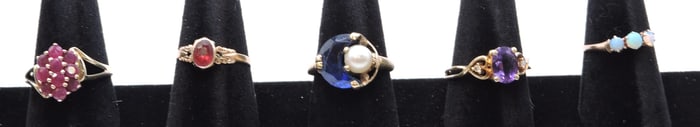10kt gold lot of 5 ladies rings, 10.8g
