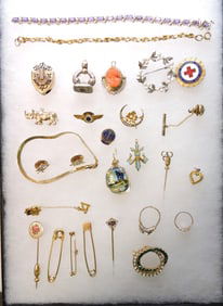 Lot of assorted jewelry, some possible