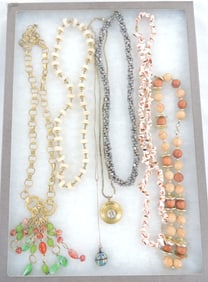 Tray of 7 necklaces