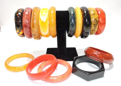 Bakelite style lot of 15 medium bangle