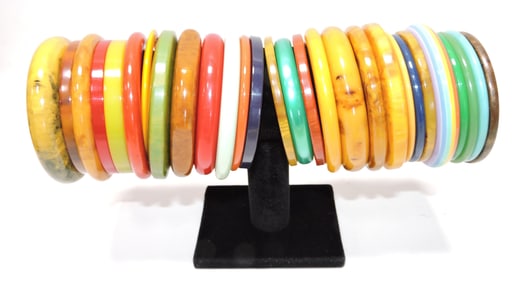 Bakelite style lot of 28 medium to thin