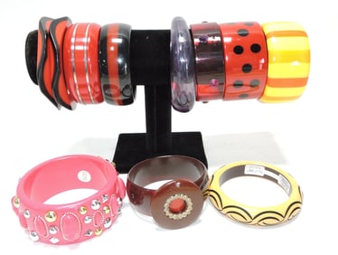 Bakelite style lot of 11 bracelets