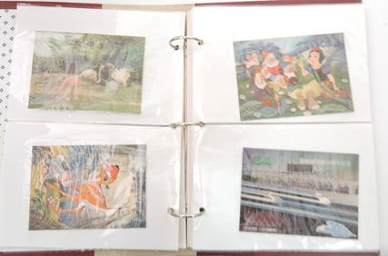 Lot of 30 postcards, hologram, and