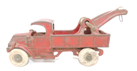 Champion cast iron tow truck, 8 1/4"