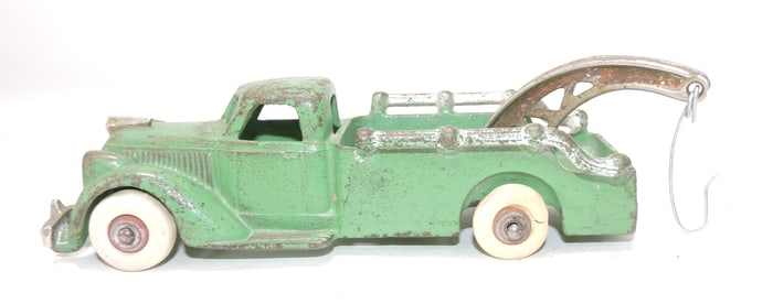 Hubley cast iron tow truck,
