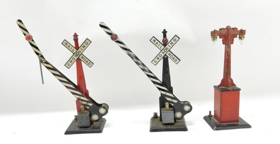 Railroad crossing arms and light