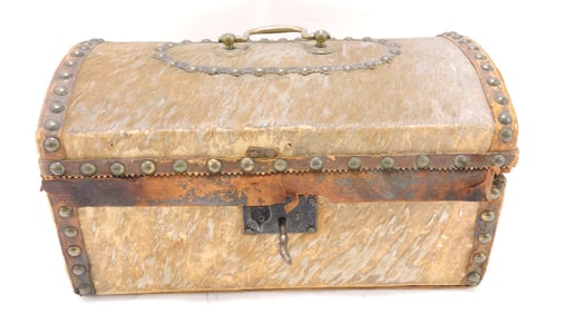 Robert Burr No 3 treasure trunk,