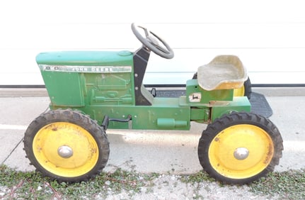 John Deere 7020 pedal tractor with