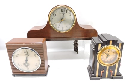Lot of 3 electric clocks