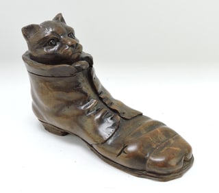 Carved wooden shoe with kitten,