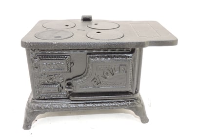 Eagle cast iron child's stove, 4"