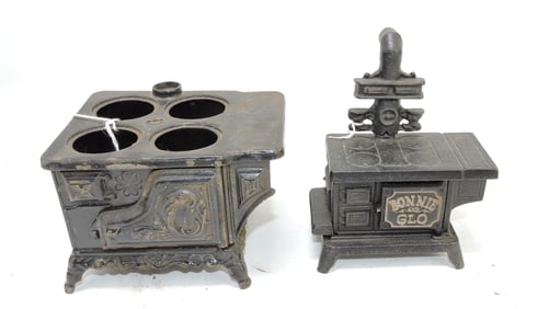Lot of 2 cast iron child's stoves