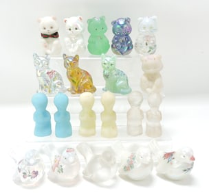Fenton lot of 20 animals and figures