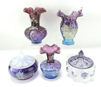 Fenton lot of 5 pieces: vases, basket,