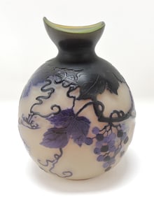 French cameo glass 5 1/2" vase