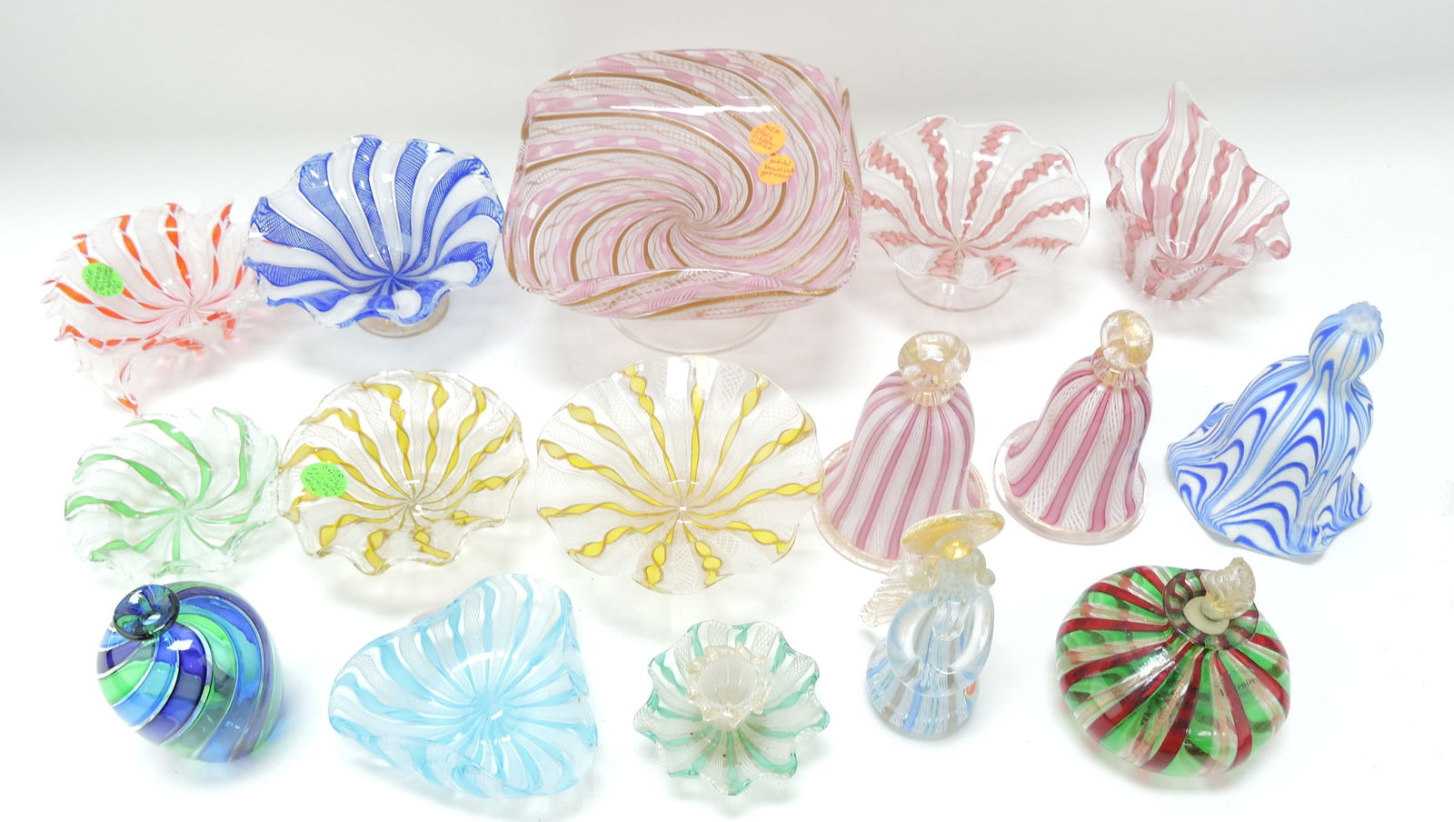 MCM Italian lot of 16 ribbon glass items, (1 of 1)