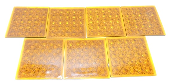 Victorian amber daisy & button lot of