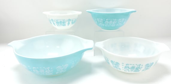 Pyrex 4 pc Butterprint bowl set